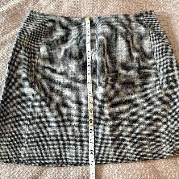 👗 Banana Republic Plaid Wool  Blend Tweed Mini Skirt Size 10 - Picture 5 of 6
